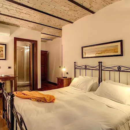 בית הארחה Residenza Domizia 4*